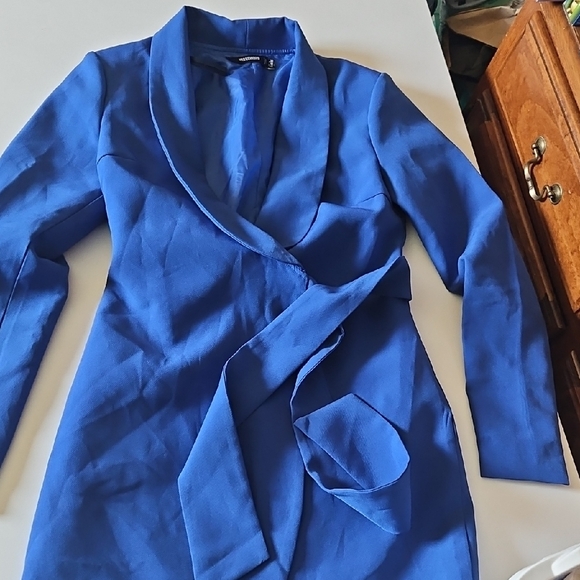 Missguided Blue Long Sleeve Dress with Elegant Silhouette - Picture 6 of 8
